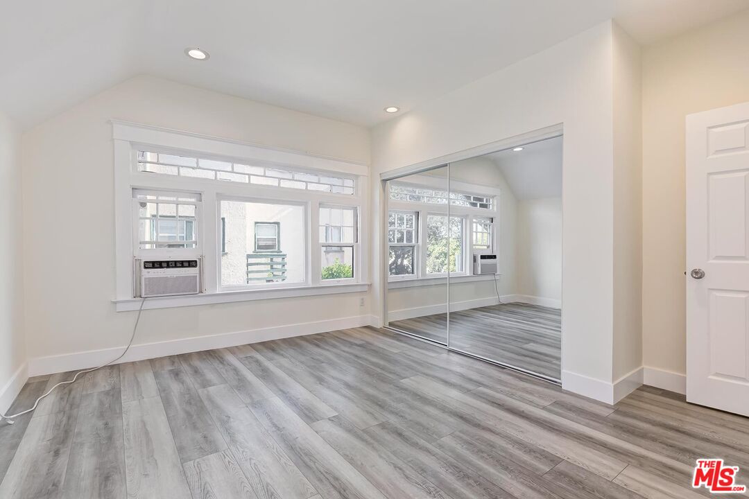 1054 Maine Ave Unit: 2