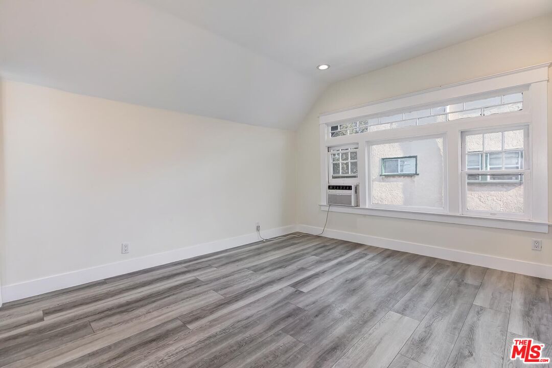 1054 Maine Ave Unit: 2