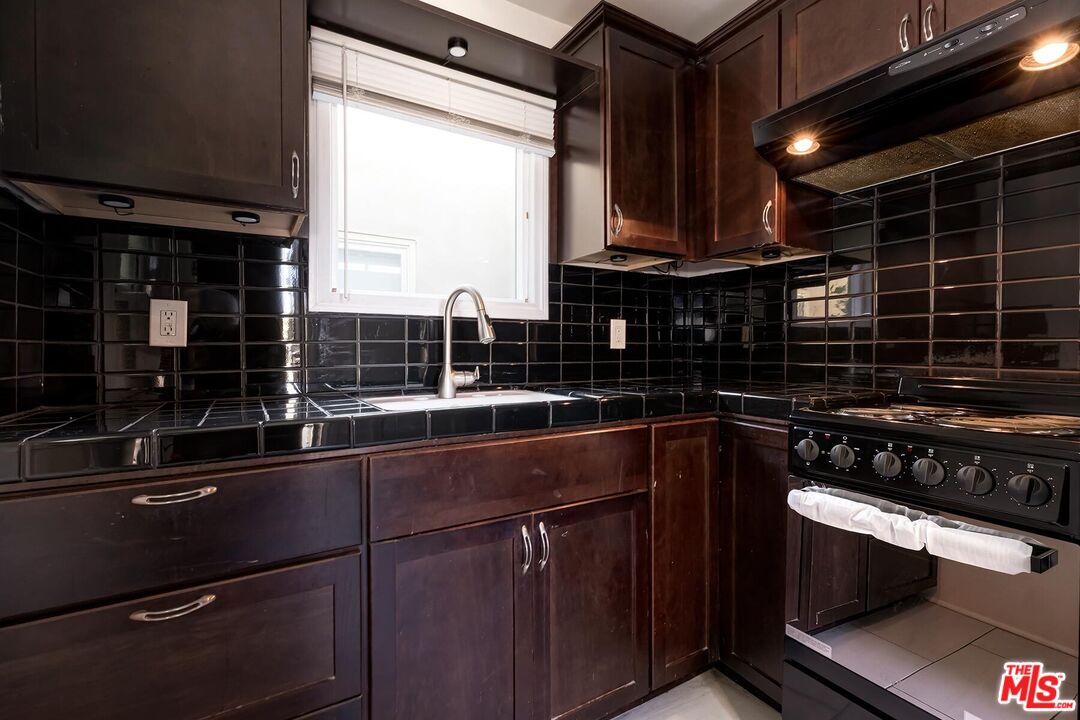 1054 Maine Ave Unit: 3