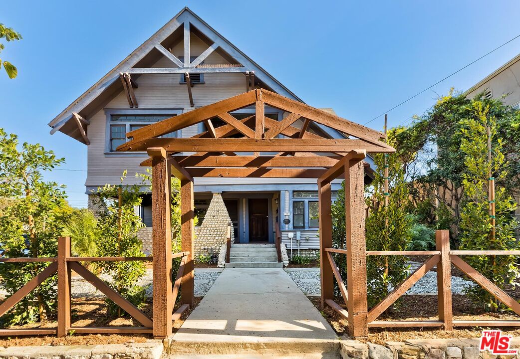 1054 Maine Ave Unit: 3