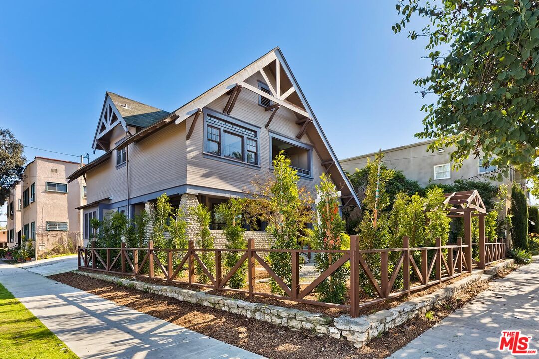 1054 Maine Ave Unit: 3