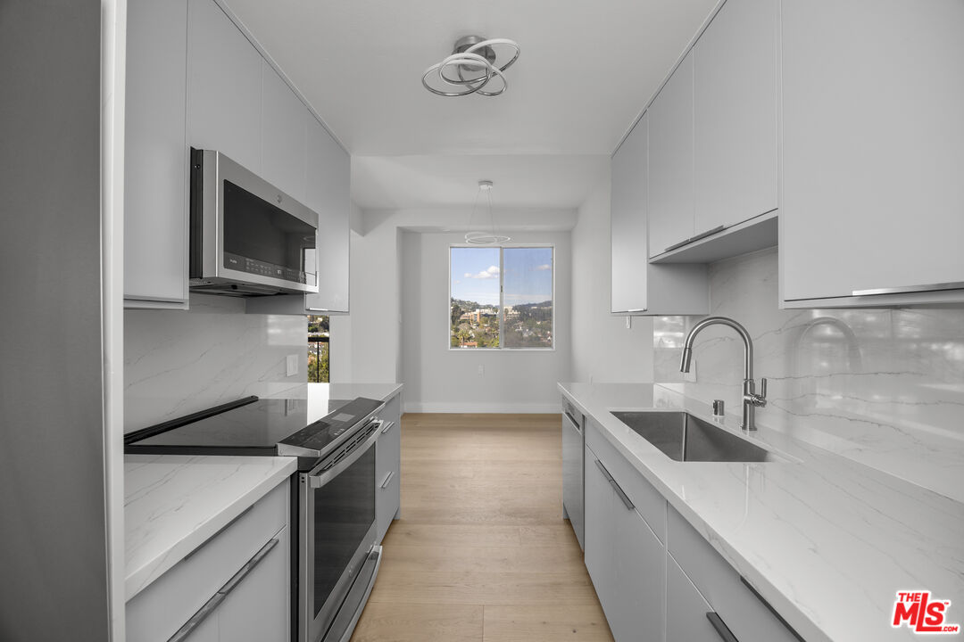 10747 Wilshire Blvd Unit: 1107