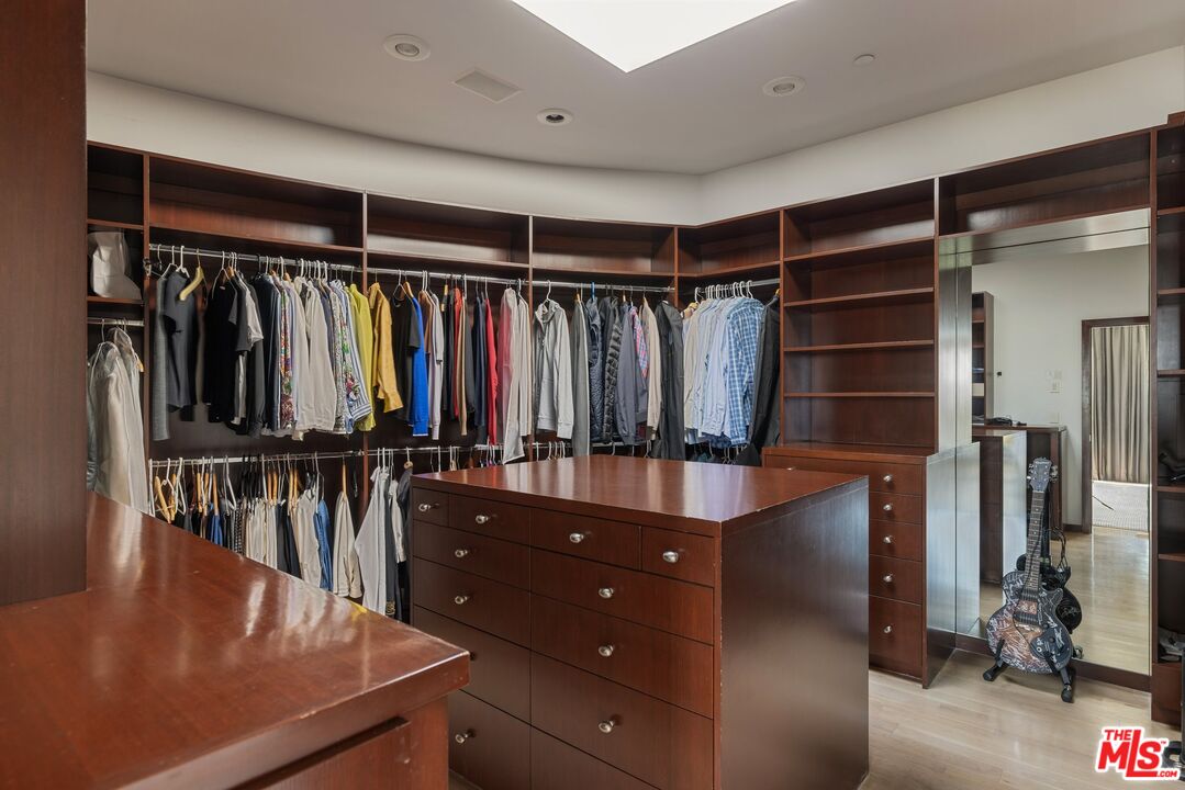 1573 Sunset Plaza Dr