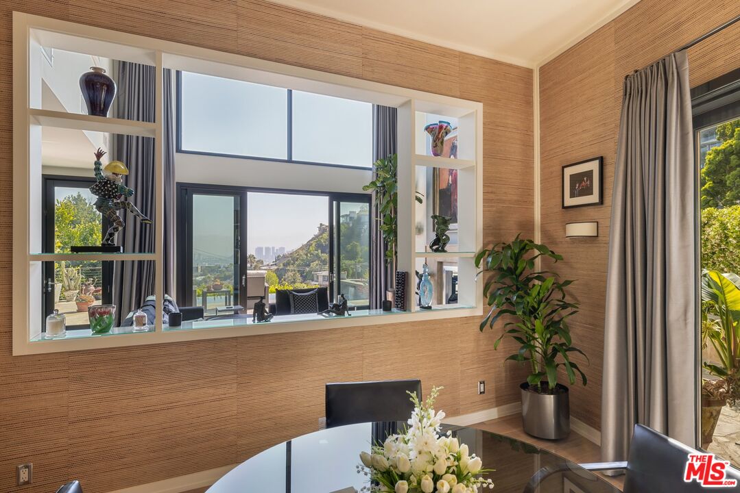 1573 Sunset Plaza Dr