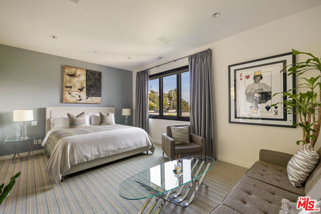 1573 Sunset Plaza Dr