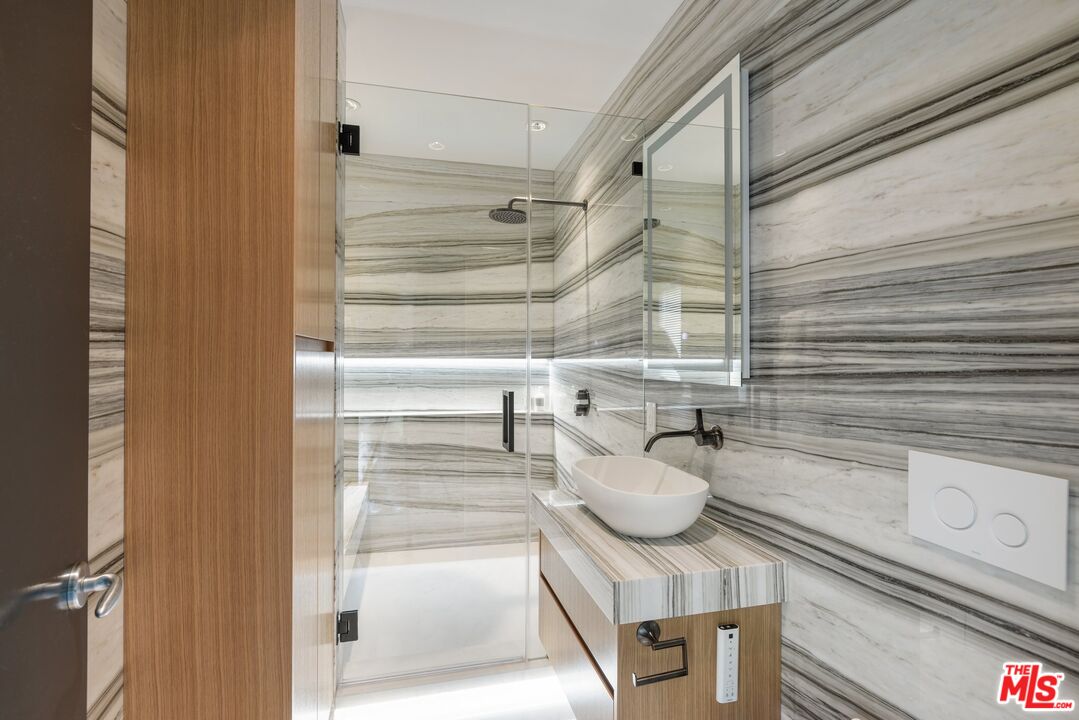 1573 Sunset Plaza Dr