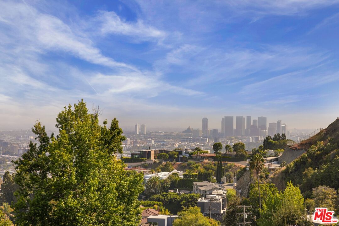 1573 Sunset Plaza Dr