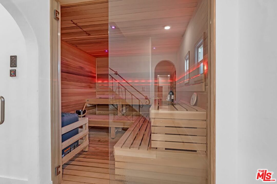 1915 Ocean Front Walk