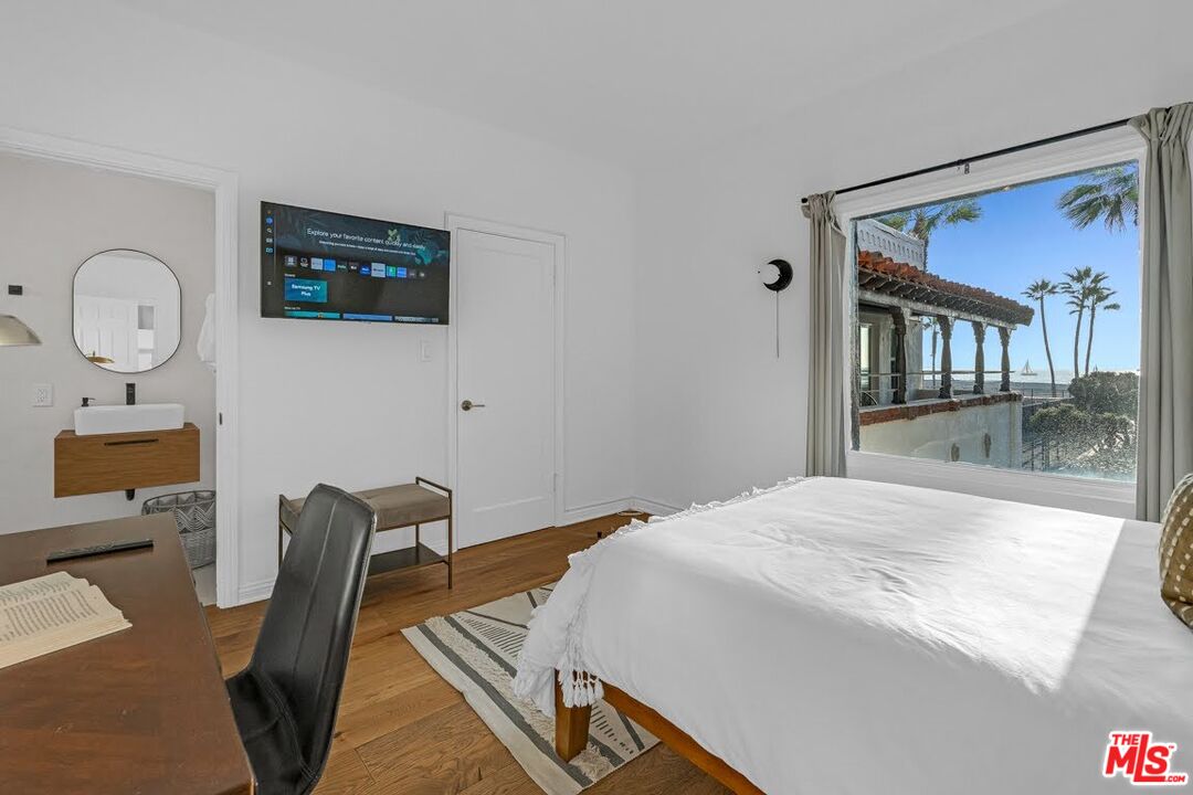 1915 Ocean Front Walk