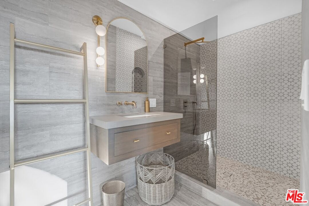 1915 Ocean Front Walk