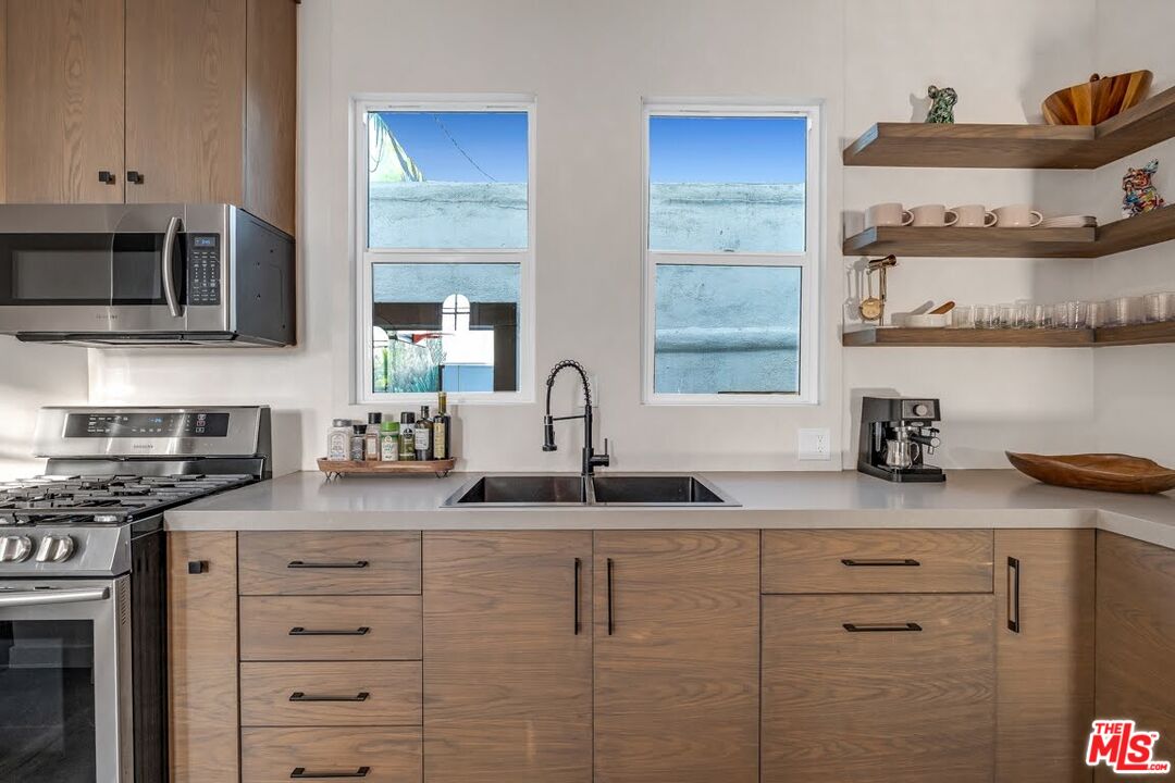 1915 Ocean Front Walk