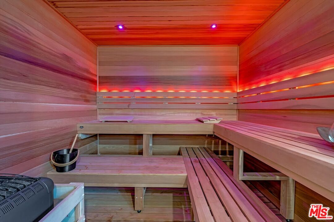 1915 Ocean Front Walk