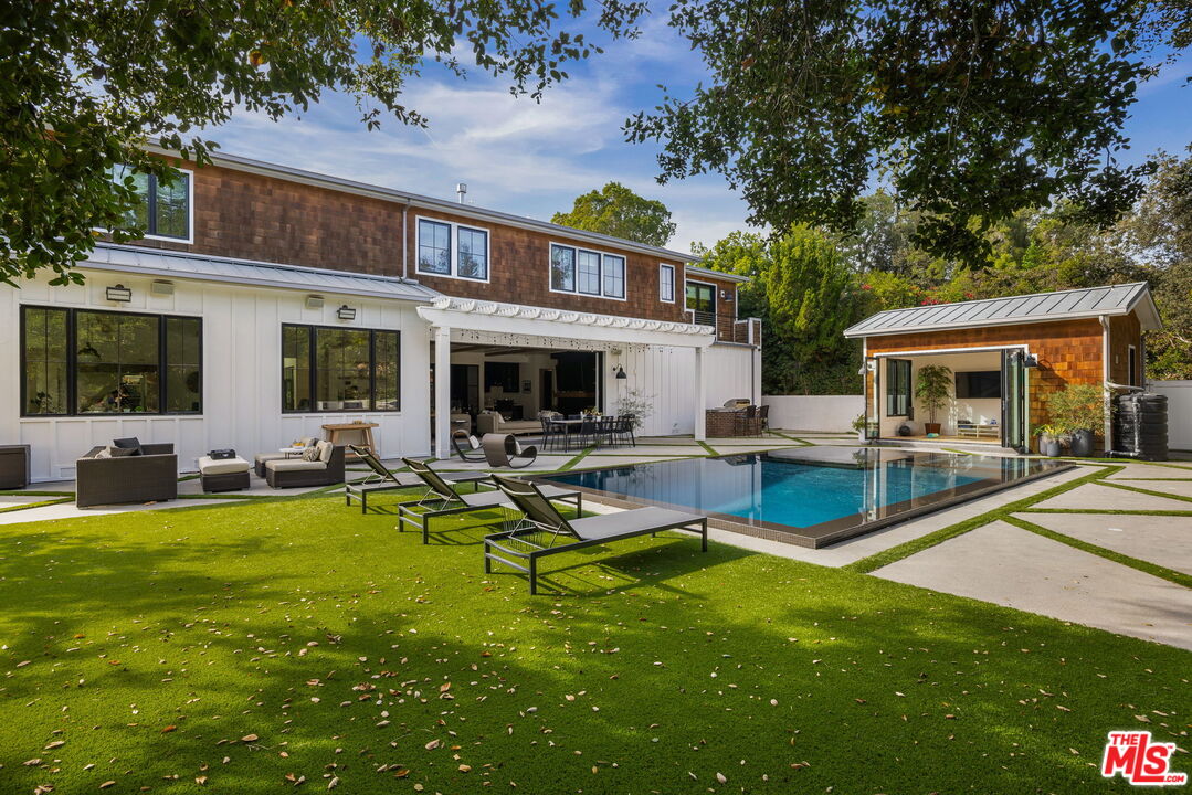 16101 Royal Mount Dr