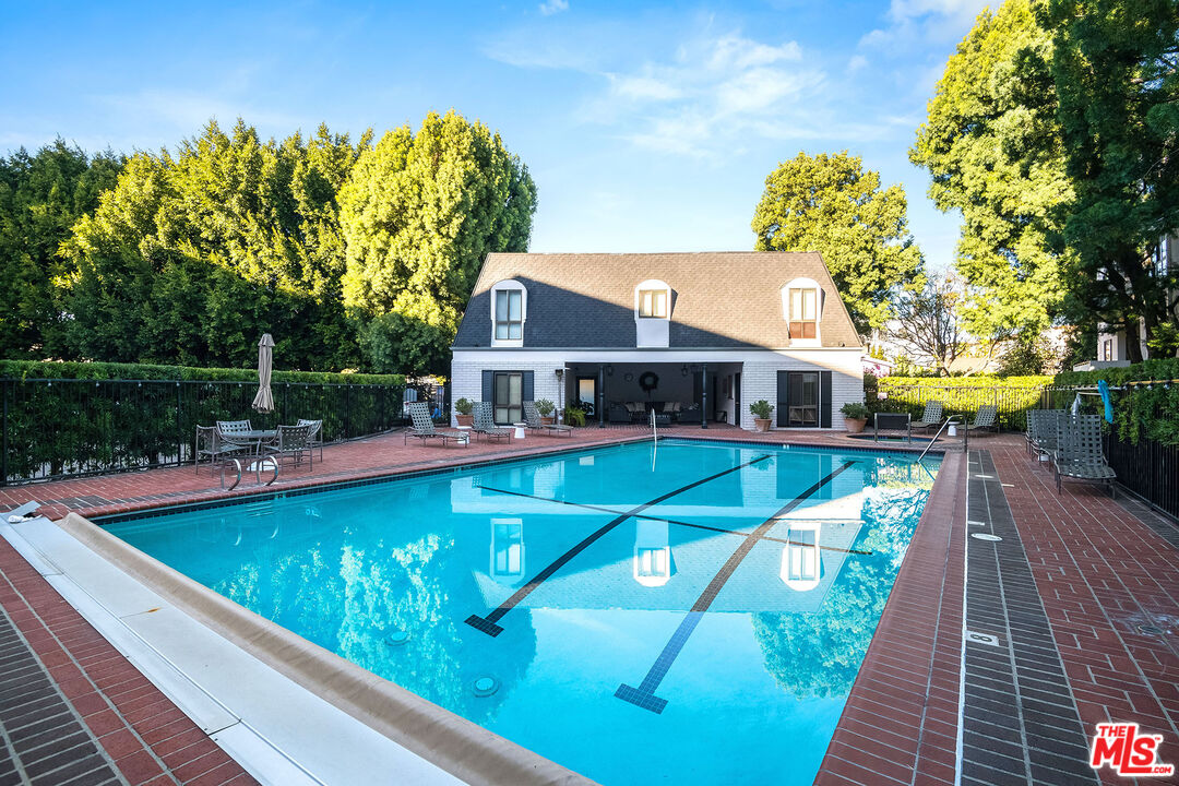 647 Wilcox Ave Unit: 3G