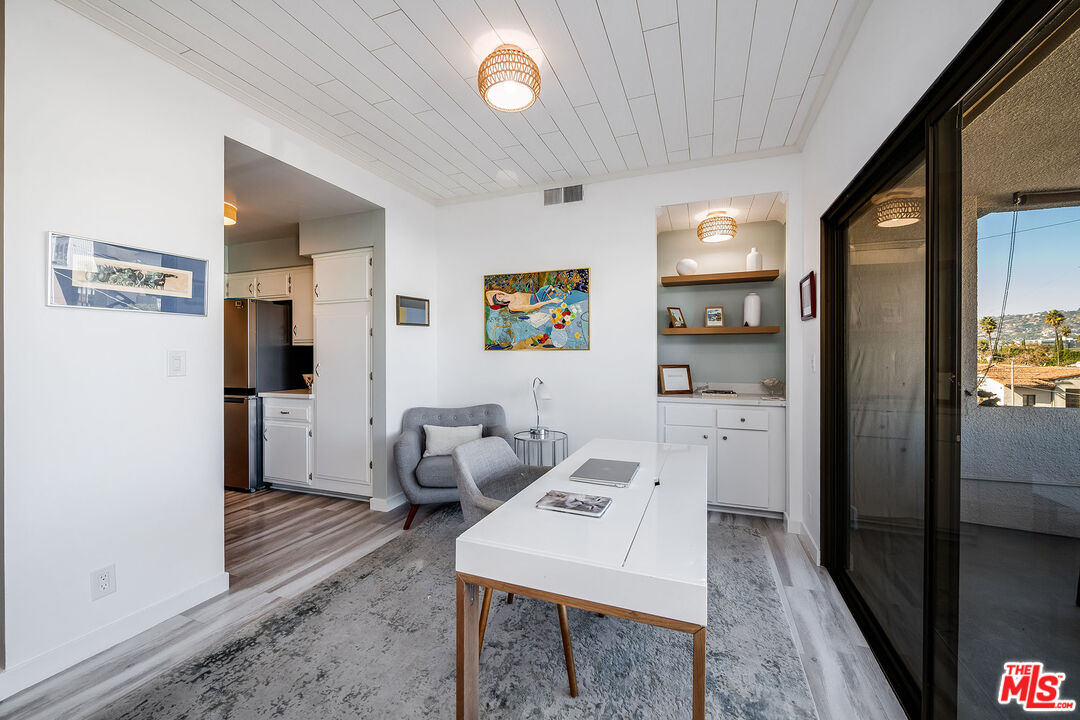 647 Wilcox Ave Unit: 3G