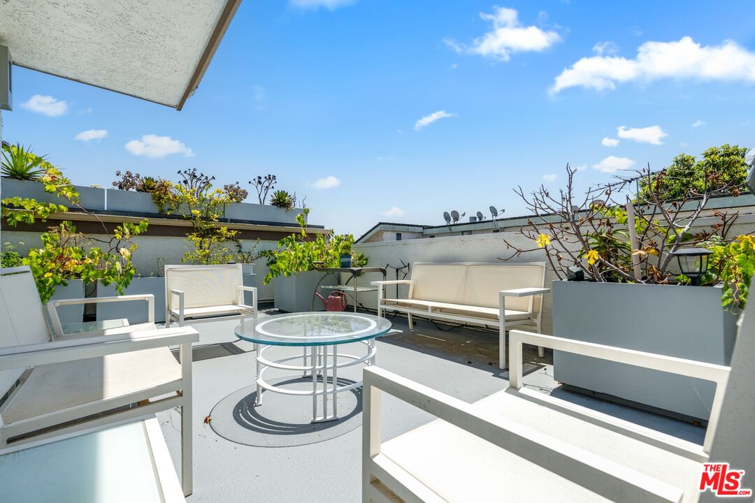 1730 California Ave Unit: 4