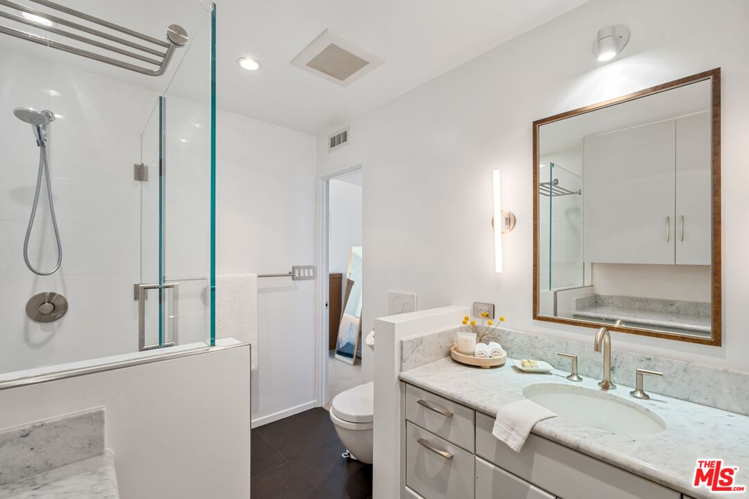 1730 California Ave Unit: 4