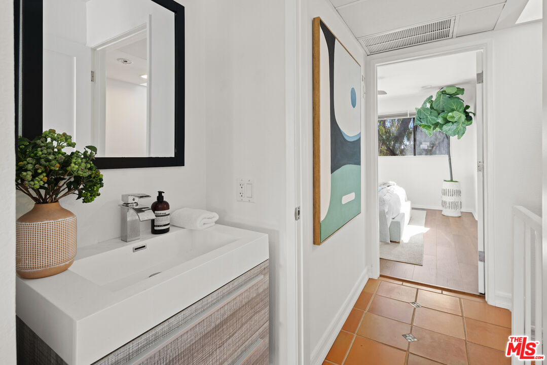 2500 Abbot Kinney Blvd Unit: 7