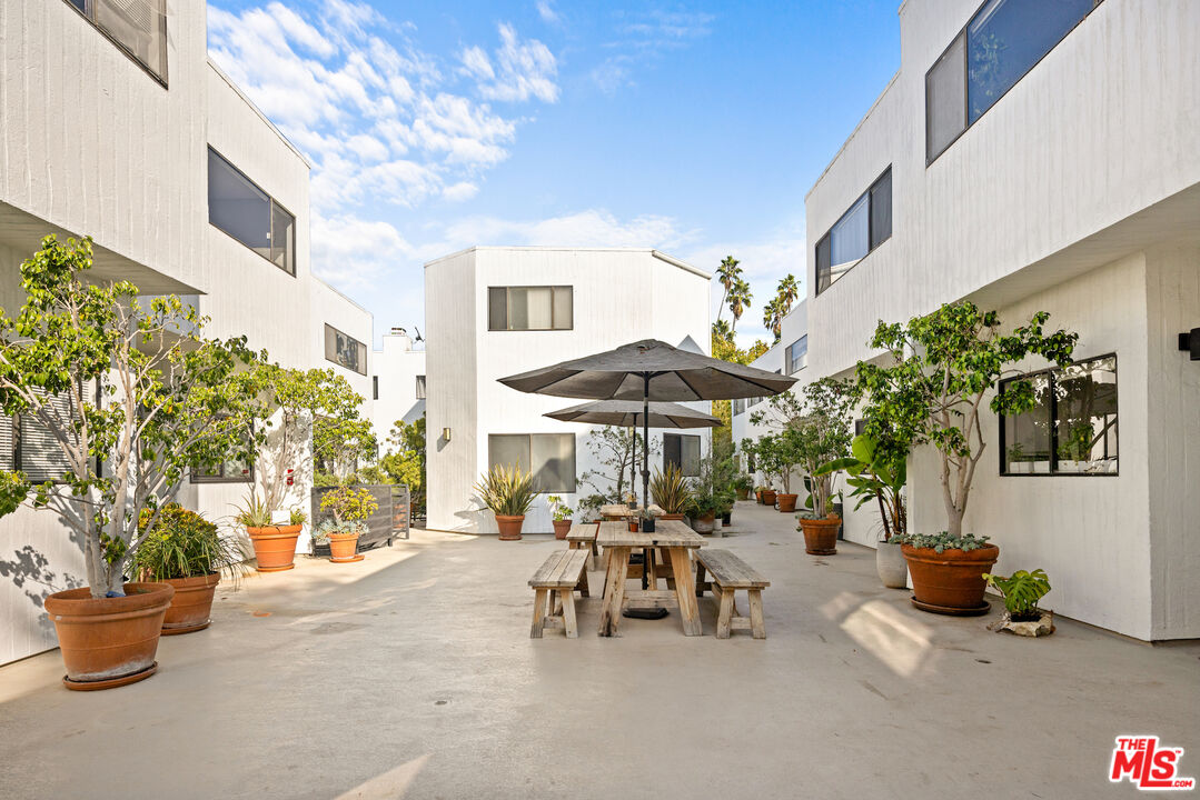 2500 Abbot Kinney Blvd Unit: 7
