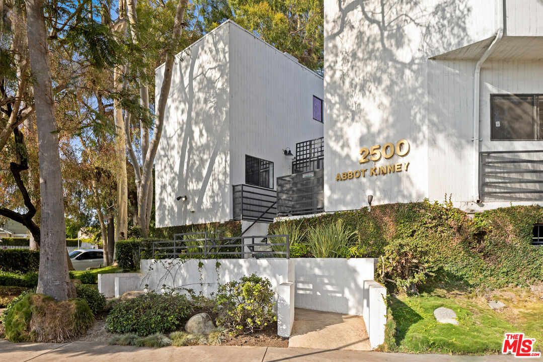 2500 Abbot Kinney Blvd Unit: 7