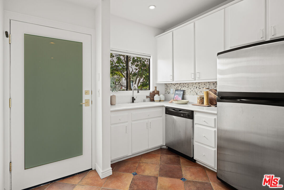 2500 Abbot Kinney Blvd Unit: 7