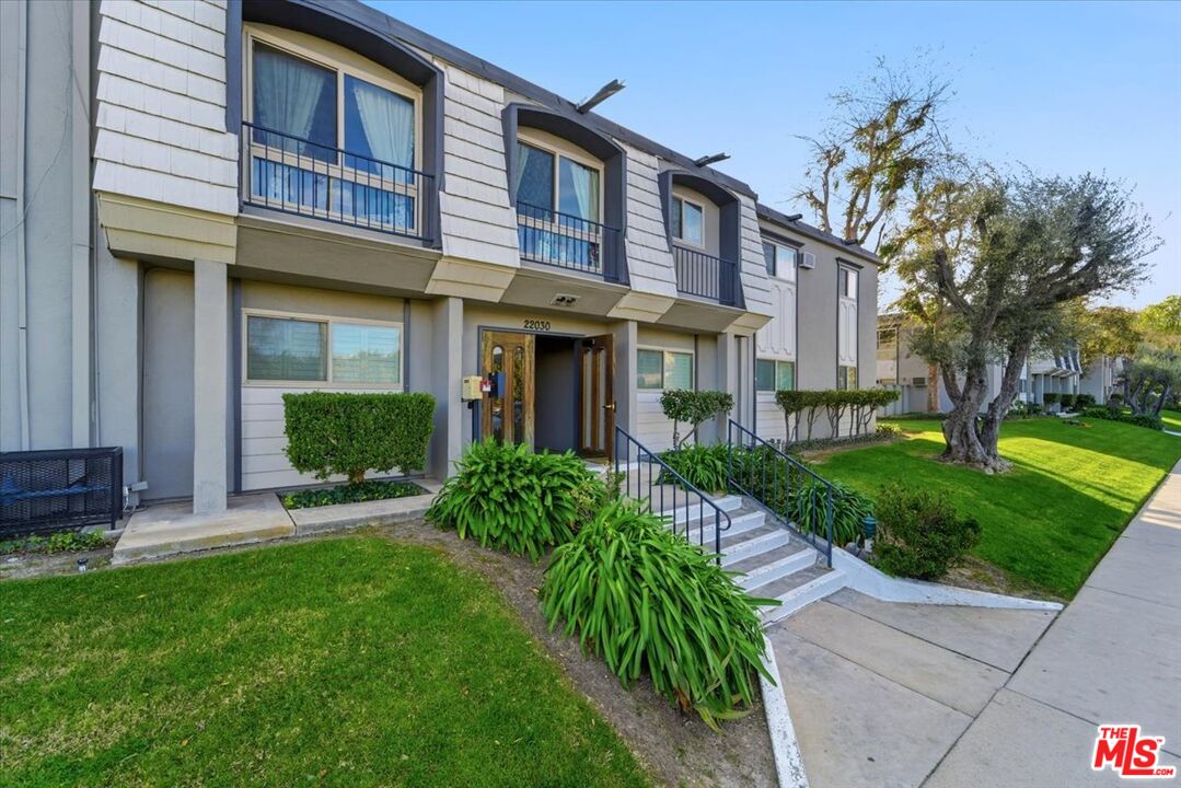 22030 Calvert St Unit: 6