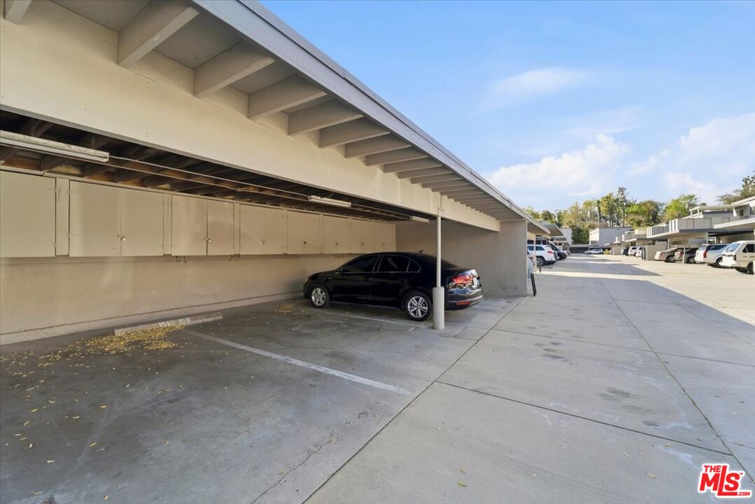 22030 Calvert St Unit: 6