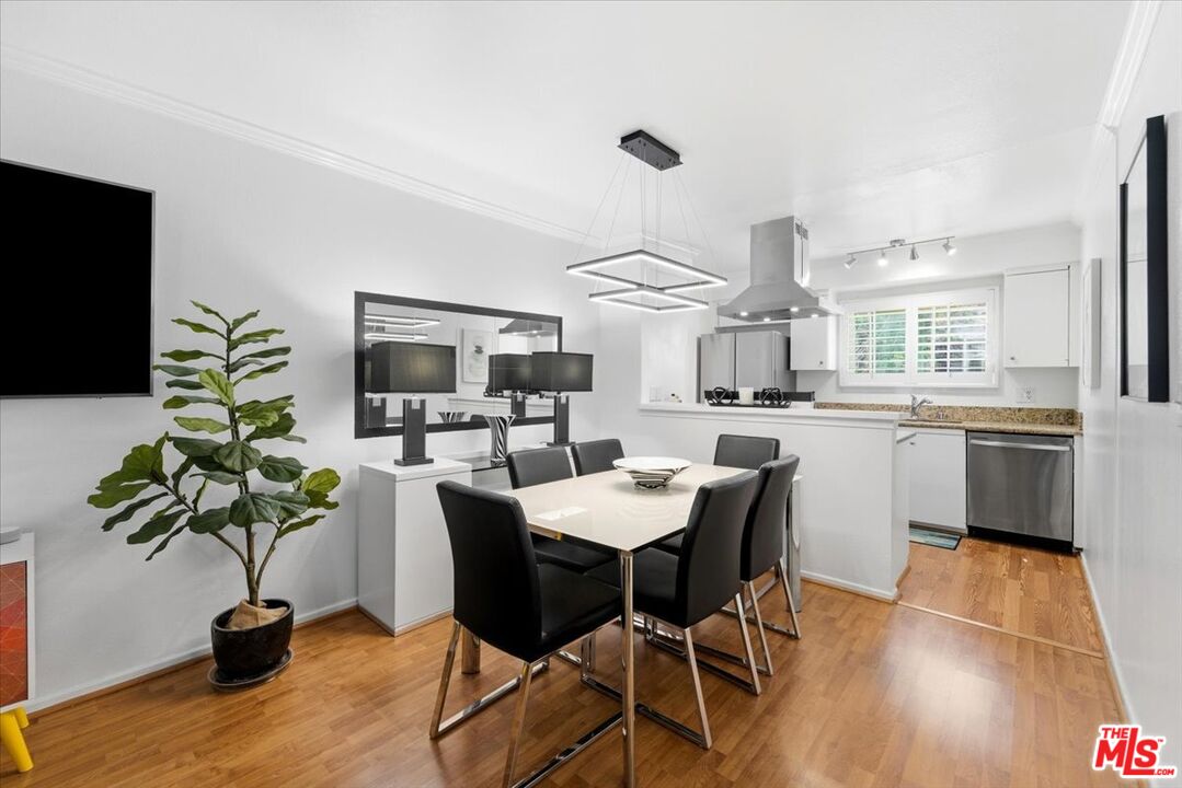 22030 Calvert St Unit: 6