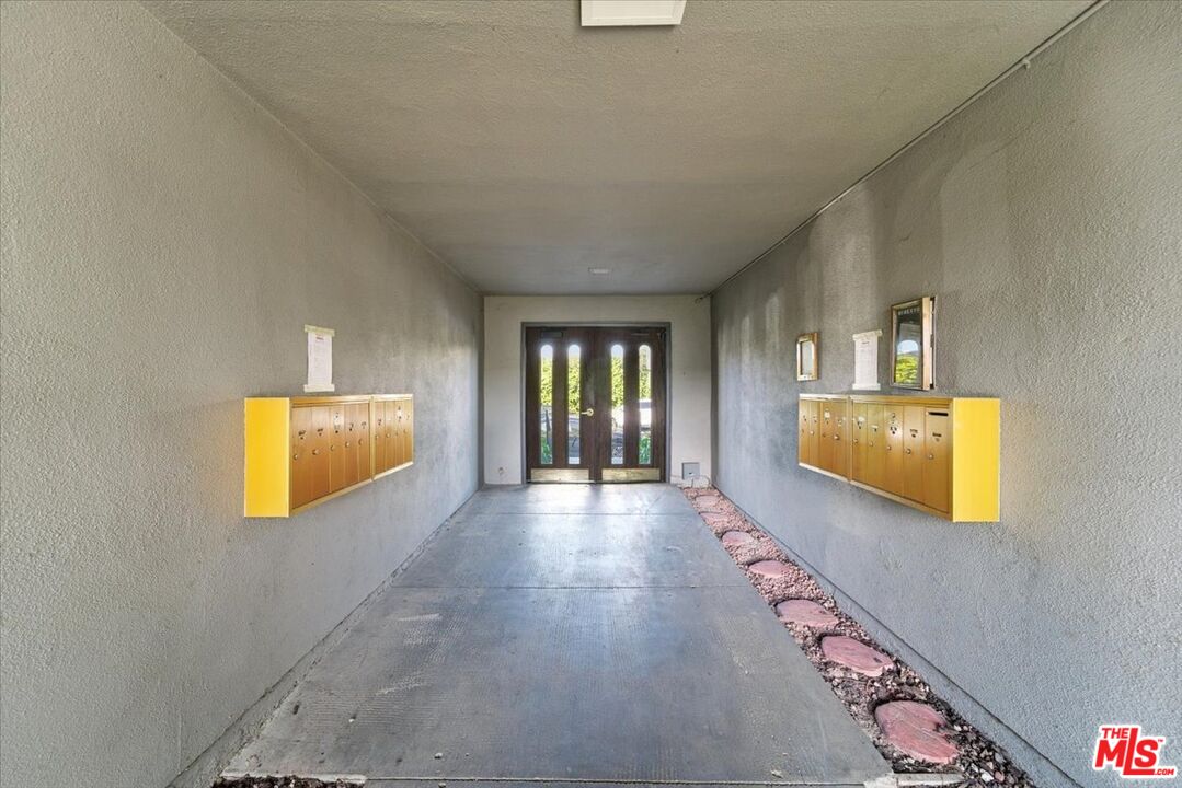 22030 Calvert St Unit: 6