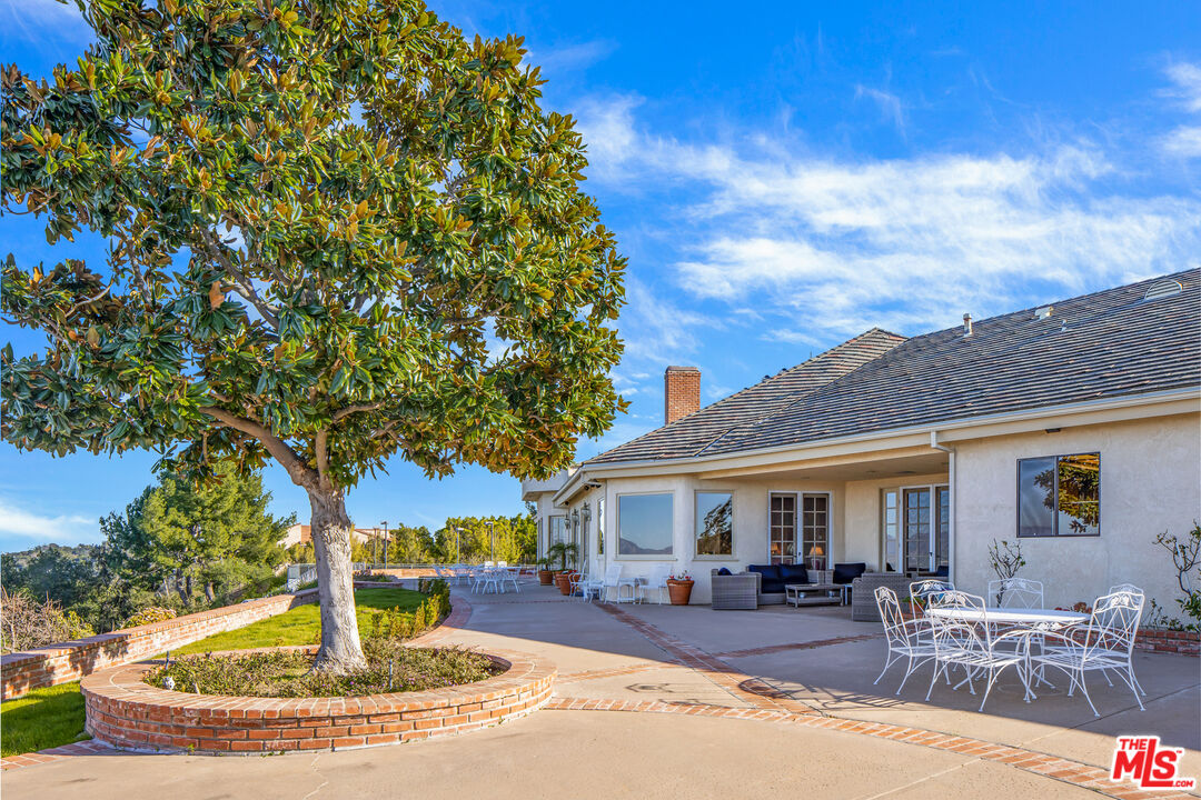 16501 Mulholland Dr