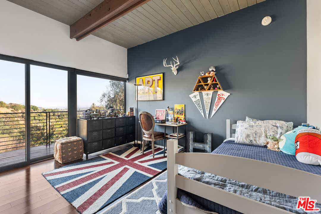 2608 Carman Crest Dr