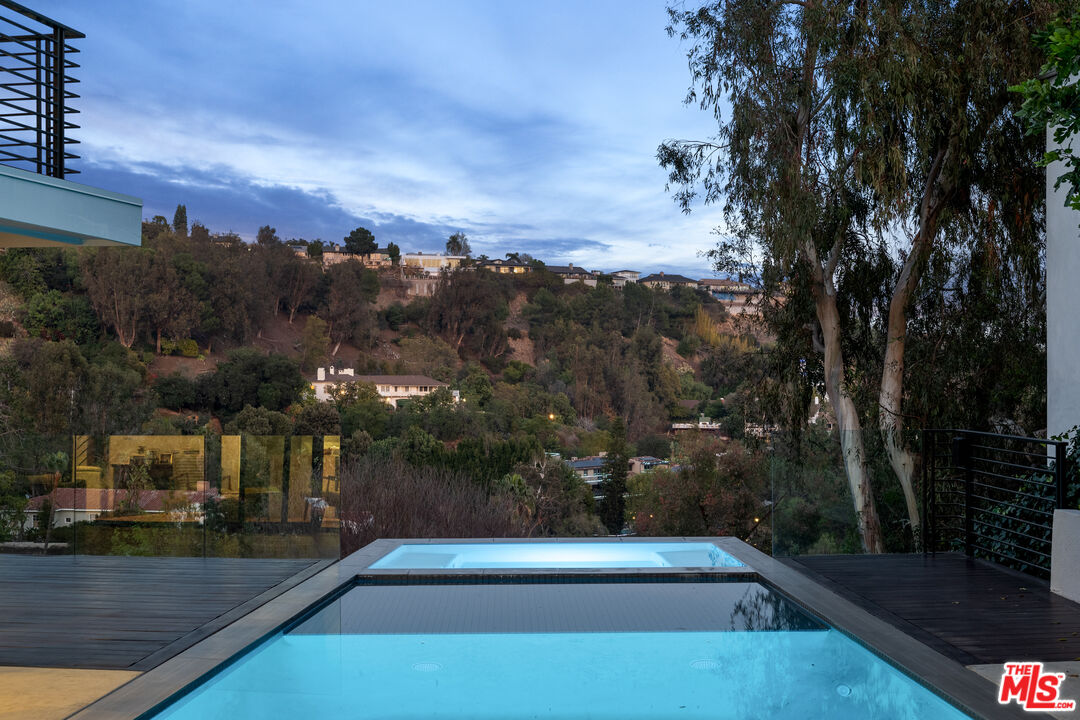 2608 Carman Crest Dr