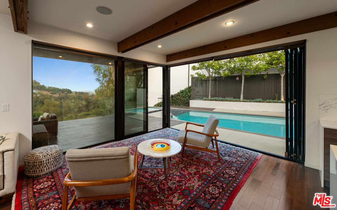 2608 Carman Crest Dr