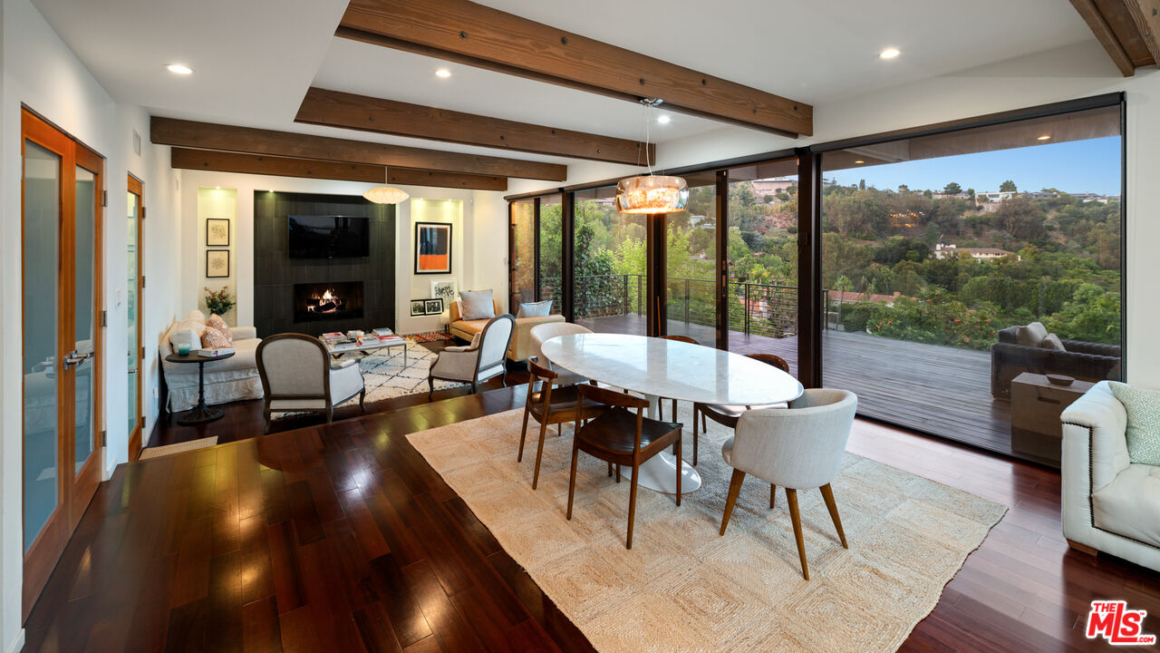 2608 Carman Crest Dr