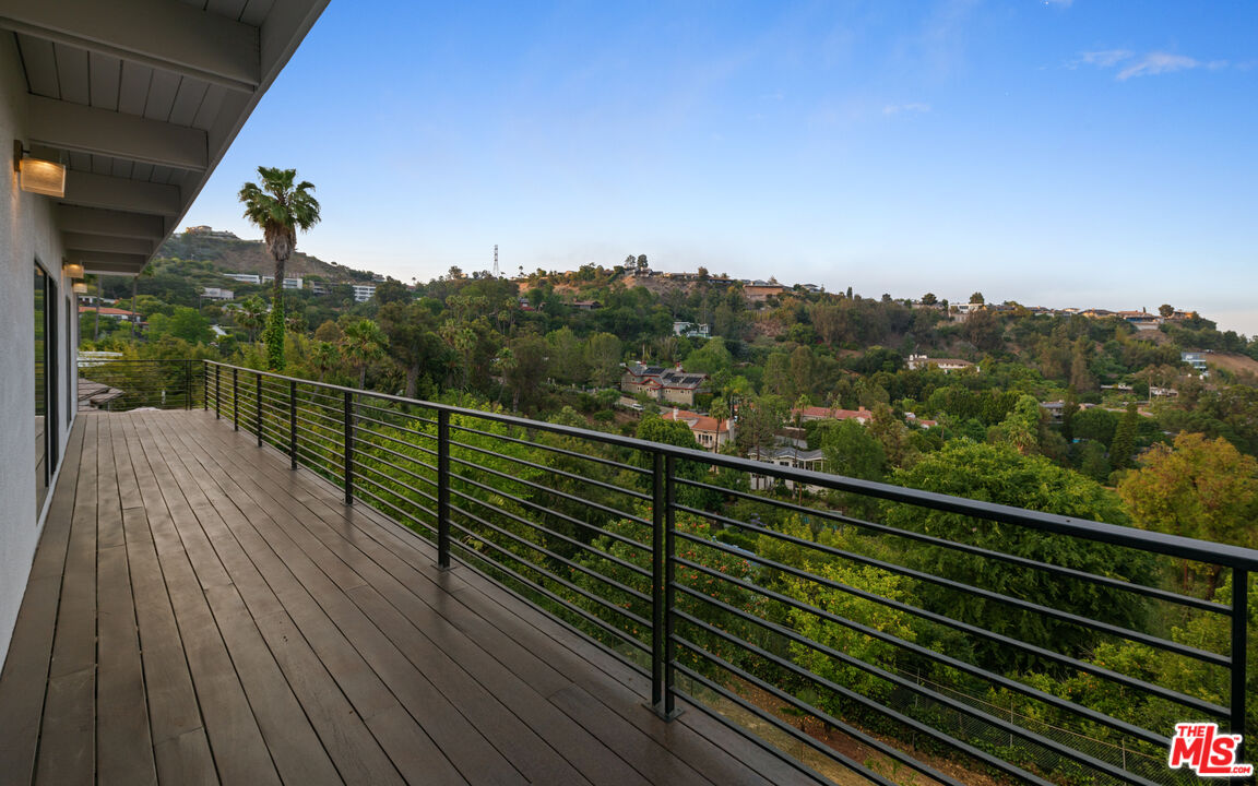 2608 Carman Crest Dr