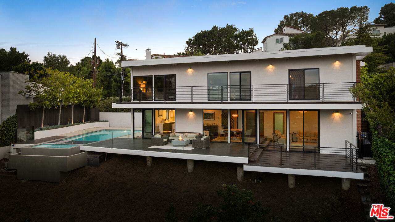 2608 Carman Crest Dr