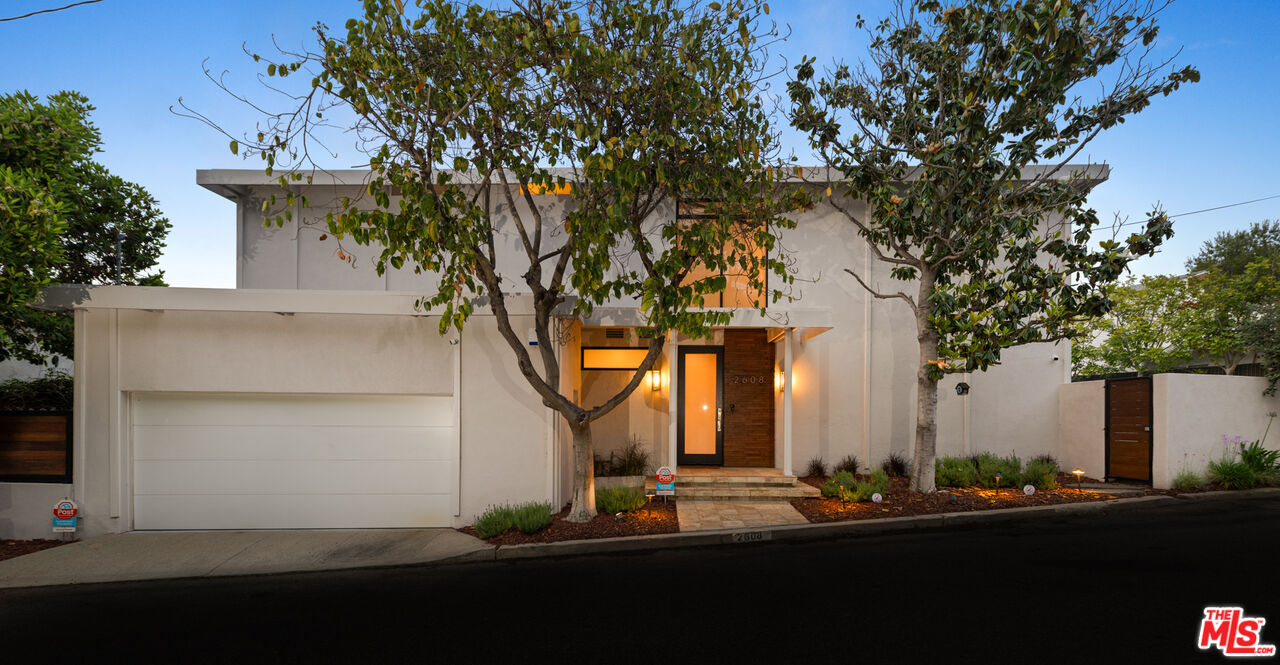 2608 Carman Crest Dr