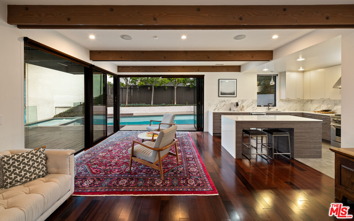 2608 Carman Crest Dr