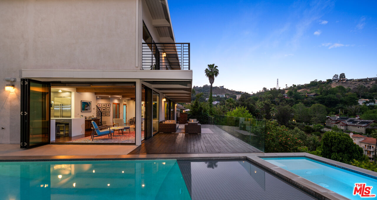 2608 Carman Crest Dr