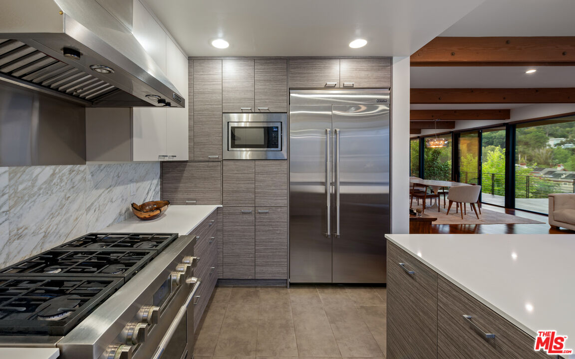 2608 Carman Crest Dr