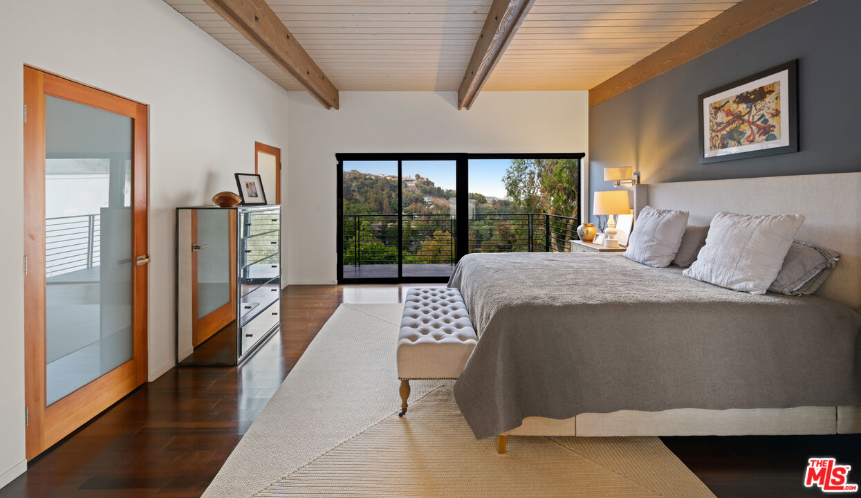 2608 Carman Crest Dr