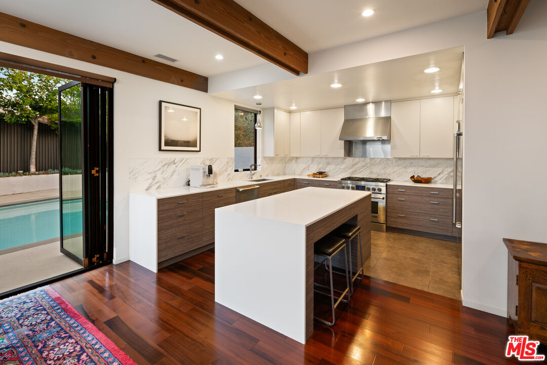 2608 Carman Crest Dr