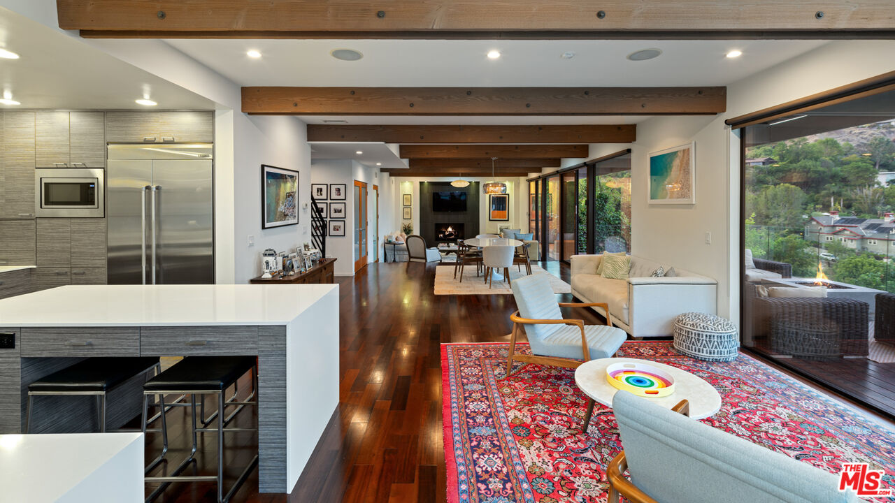 2608 Carman Crest Dr