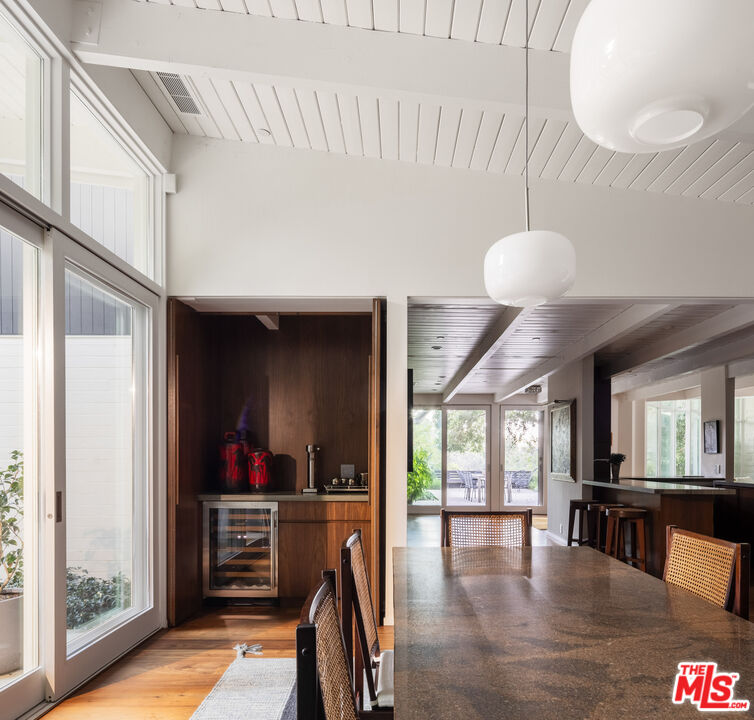 2179 Mandeville Canyon Rd