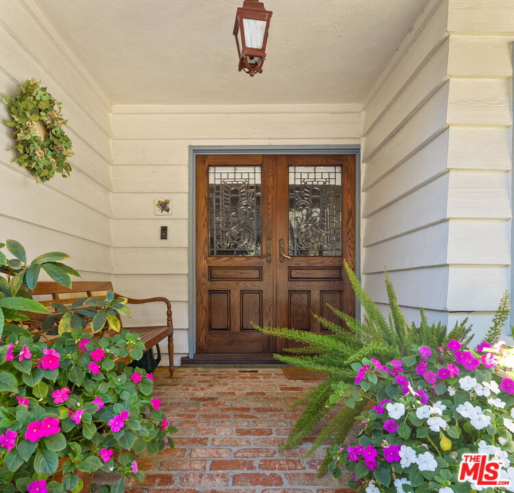 3859 Mandeville Canyon Rd