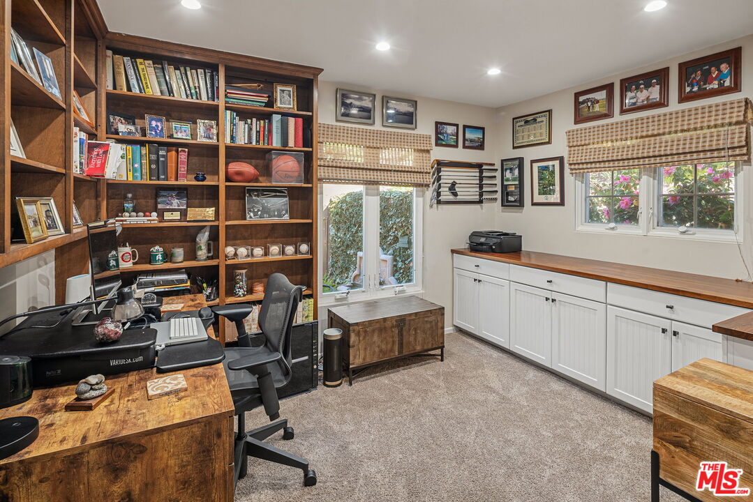 3859 Mandeville Canyon Rd