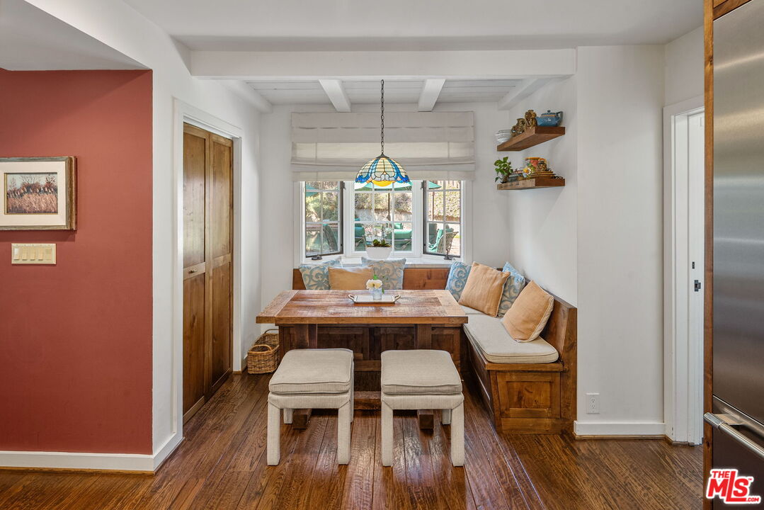 3859 Mandeville Canyon Rd