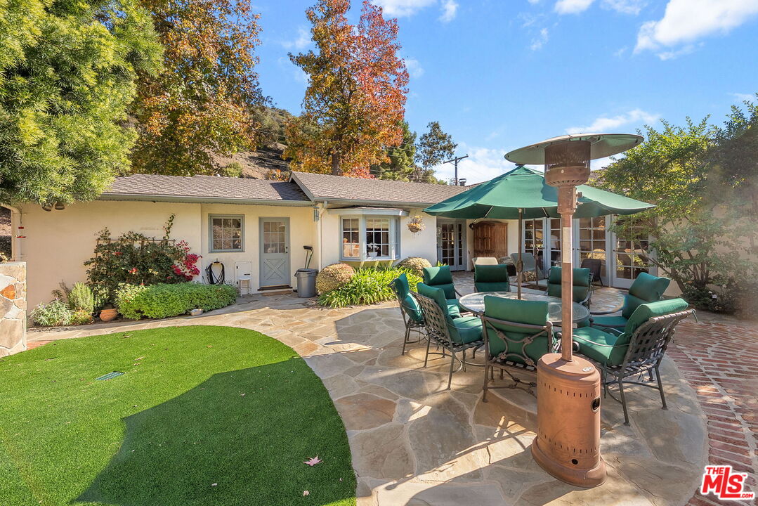 3859 Mandeville Canyon Rd