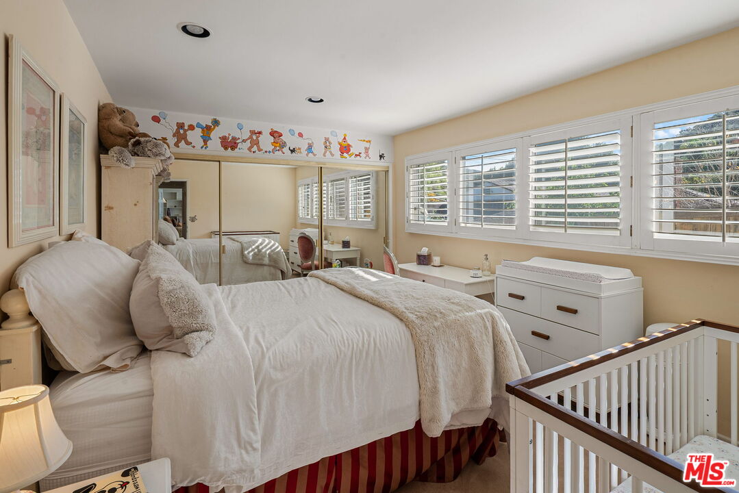 3859 Mandeville Canyon Rd