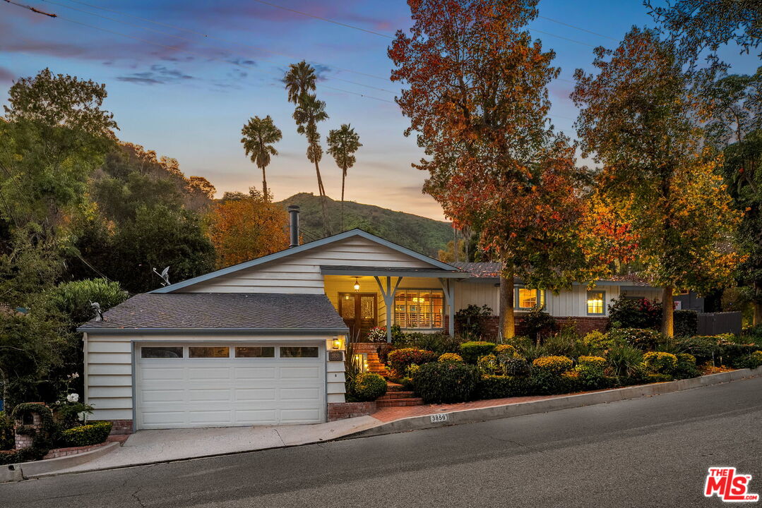 3859 Mandeville Canyon Rd